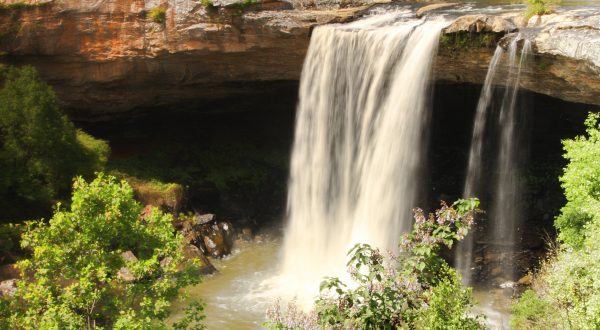 Experience Some Of Alabama’s Most Incredible Waterfalls And Caves On This Weekend Getaway