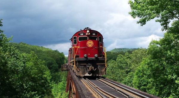 Go For A Socially Distant Ride Through Arkansas’ Ozark Boston Mountains With A&M Railroad