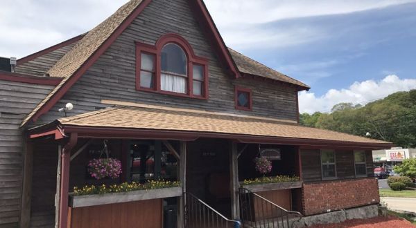 The Nostalgia Of Dining At The Timeless Olde Tymes Restaurant In Connecticut Will Bring You Right Back To Childhood