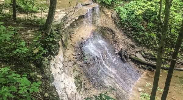 This Easy, 1.5-Mile Trail Leads To Kissing Falls, One Of Indiana’s Most Underrated Waterfalls