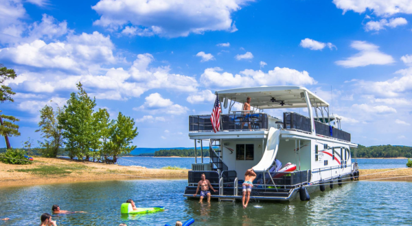 Get Away From It All With A Stay In These Incredible Arkansas Houseboats