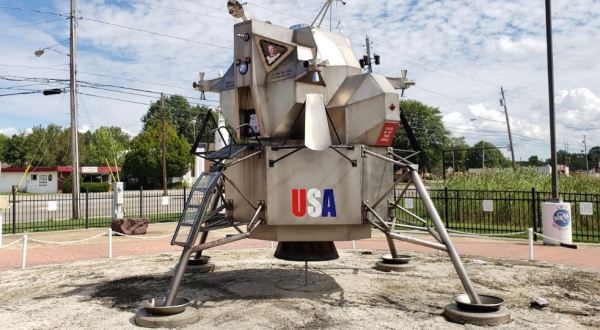 Most People Don’t Know There’s A Little Apollo 11 Lunar Module Near Cleveland