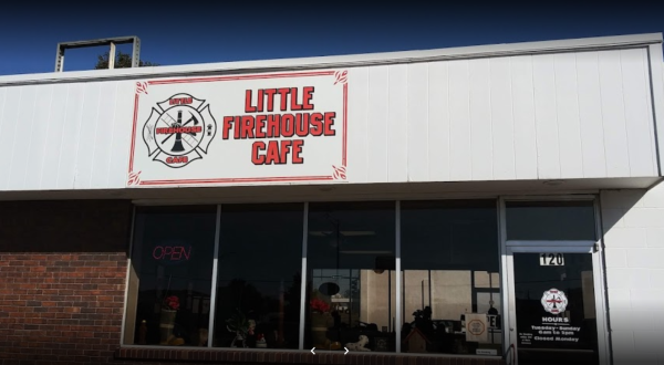 Complete With Firefighter Suits And Firehouse Decor, The Little Firehouse Cafe In Kansas Is A Must-Visit Spot