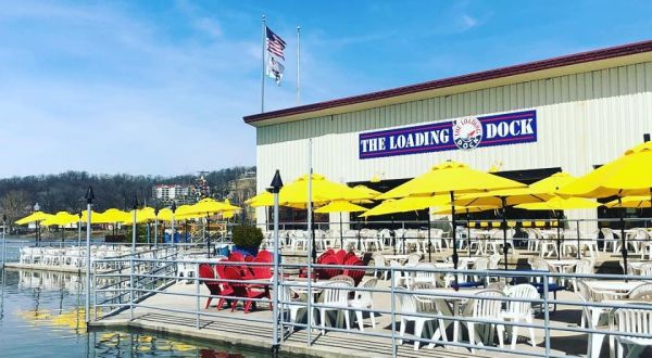 Dine Right On The Confluence Of The Illinois And Mississippi Rivers At The Loading Dock