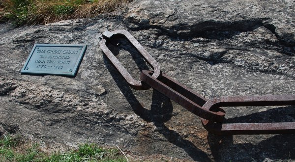 A 75-Ton Chain Once Stretched Across The Hudson River In New York And The Story Will Fascinate You