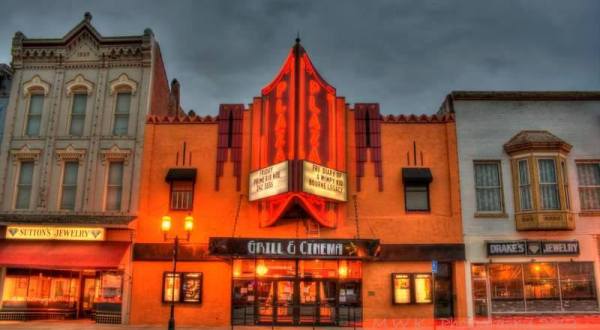 The Stunning 1907 Plaza Cinema In Kansas Is The Oldest Purpose-Built Cinema Still Running
