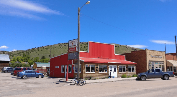 Parkers’ Restaurant In Montana Has Over 130 Different Burgers To Choose From