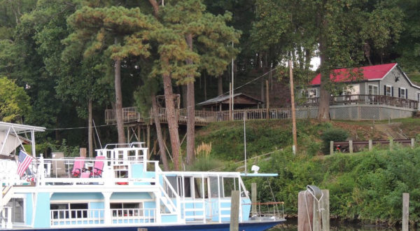 Spend The Night On A Private Houseboat On The James River In Virginia