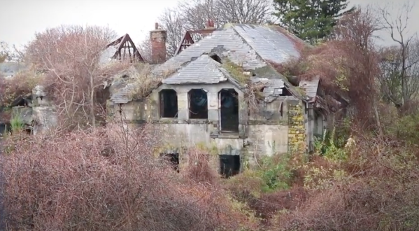 This Eerie And Fantastic Footage Takes You Inside Rhode Island’s Abandoned Mansion