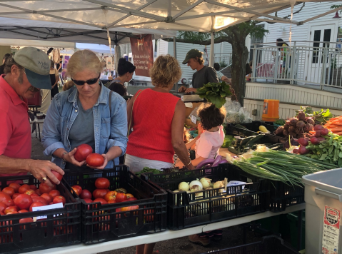 Visit This Classic Maine Farmer's Market To Enjoy Fresh Veggies, Live Music, And Local Food Trucks
