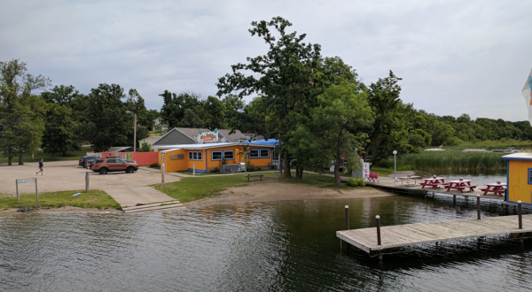 Long Bridge Bar, Grill, and Marina Is One Of The Most Unique Spots To Dine In The Gopher State
