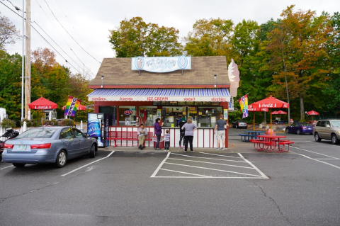 Visit Ice Cream Delights In New Hampshire To Scoop Up Huge Portions With Super Friendly Service