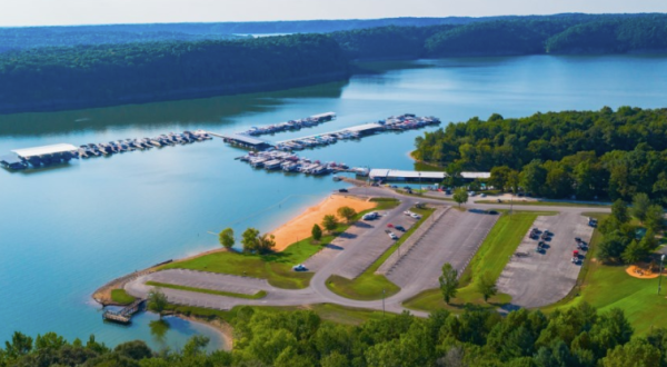 Enjoy A Waterfront Meal, Play In The Sand, And Rent A Boat All At Holmes Bend Marina In Kentucky