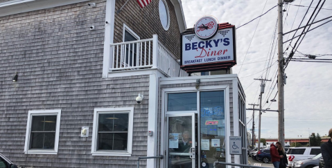 The Nostalgia Of Dining At The Timeless Becky's Diner In Maine Will Bring You Right Back To Childhood