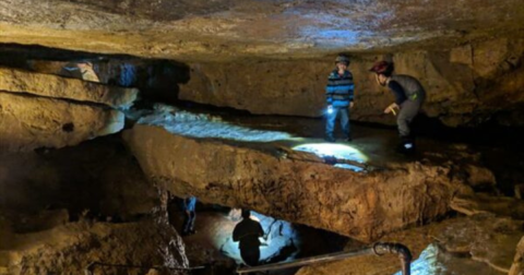 The Wisconsin Cave Tour In Eagle Cave That Belongs On Your Bucket List