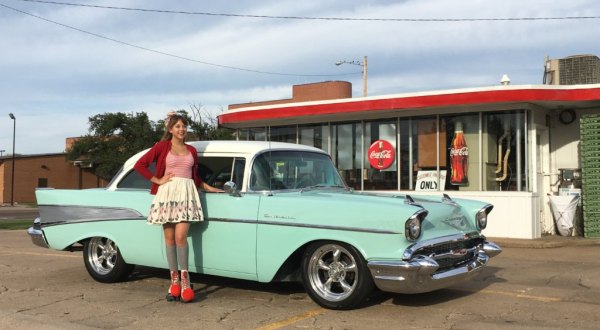 Eat A Fresh, Delicious Lunch At The Old-School, Itty Bitty RB Drive-In Diner In Kansas
