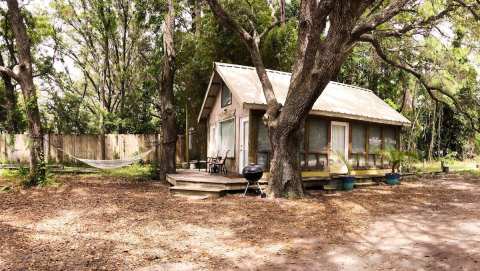 Stay In This Cozy Little Waterfront Cabin In Florida For Less Than $85 Per Night