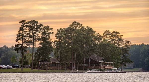 You Can Arrive By Boat To These 7 Restaurants In Alabama