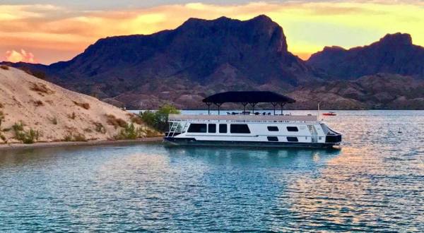 Get Away From It All With A Stay In These Incredible Arizona Houseboats