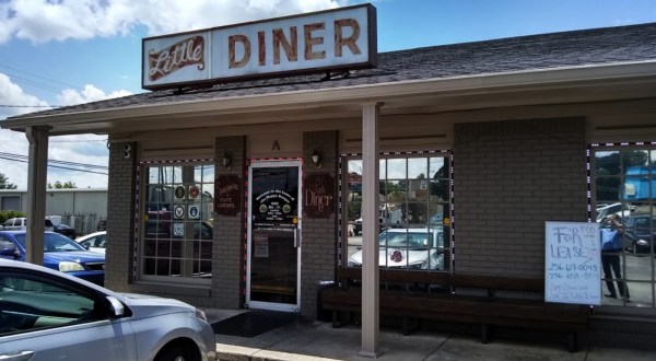 Sink Your Teeth Into Juicy Goodness At The Iconic Burger Stand In Alabama, Little Diner