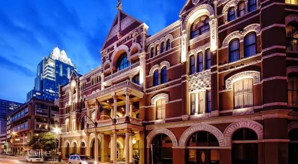 Stay Overnight In A 134-Year-Old Hotel That’s Said To Be Haunted At The Driskill In Texas