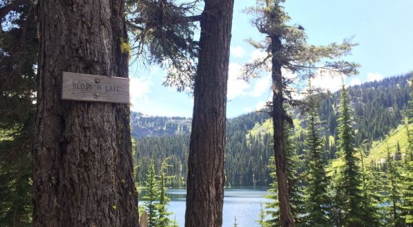 The Hiking Trail Hiding Along The Idaho-Montana Border That Takes You To A Crystal Clear Mountain Lake