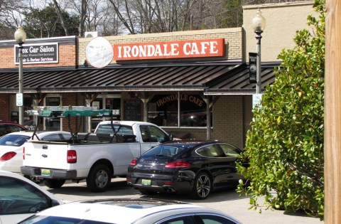 Alabamians Will Fall Head Over Heels For The Iconic Fried Chicken At Irondale Cafe