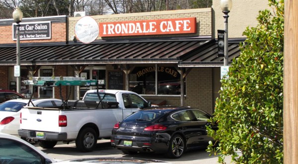 Alabamians Will Fall Head Over Heels For The Iconic Fried Chicken At Irondale Cafe