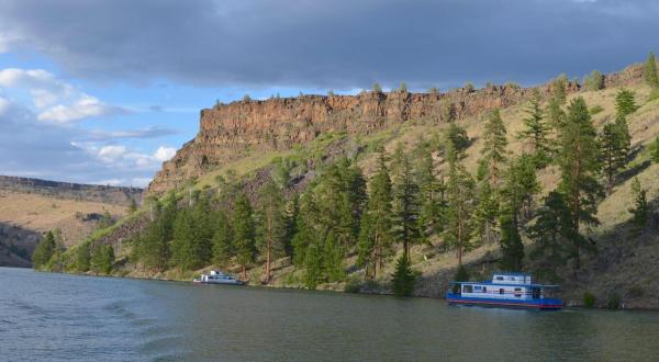 Get Away From It All With A Stay In These Incredible Oregon Houseboats