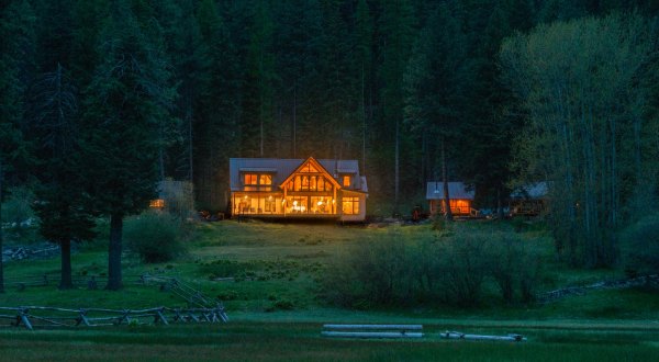 You Will Never Run Out Of Things To See And Do At The Minam River Lodge In Oregon
