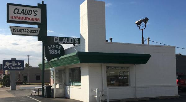 Sink Your Teeth Into Juicy Goodness At The Iconic Burger Stand In Oklahoma, Claud’s Hamburgers