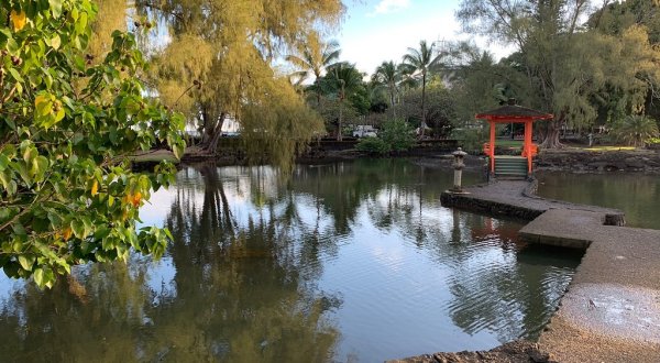 Liliuokalani Park And Gardens In Hawaii Has The Most Incredible Outdoor Fishponds