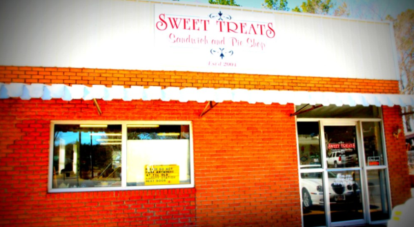 Splurge On Dessert First At Sweet Treats In Arkansas, Where All The Desserts Are Under $3