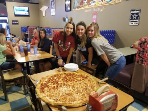 The Gigantic Pizza Served At Anderson’s Pizzeria In Kentucky Is Almost As Big As The Table