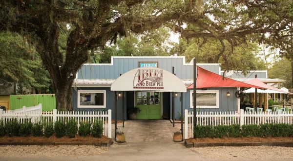 Visit The Abita Brew Pub, The Small Town Burger Joint Near New Orleans That’s Been Around Since 1994