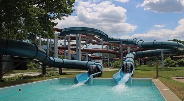 One Of The Coolest Aqua Parks In Pittsburgh, Sandcastle Waterpark Will Make You Feel Like A Kid Again