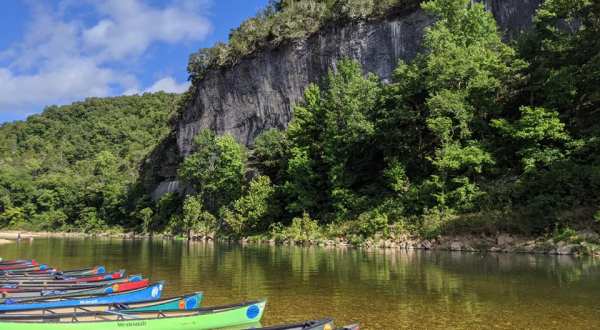 Quiet Camping, Scenic Floating, And Mouthwatering Local Food Awaits In This Tiny Arkansas Town