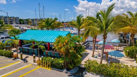 Enjoy An “Aloha” Attitude When You Visit Tiki Docks River Bar & Grill In Florida