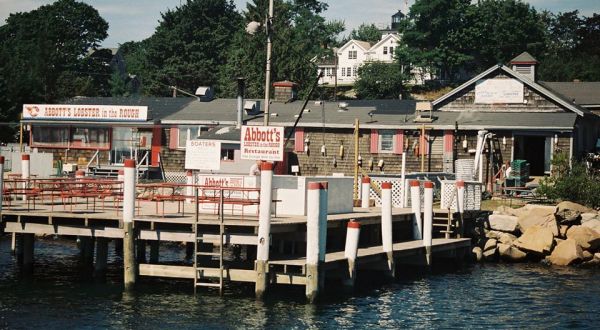 Dine Next To The Mystic River At Abbott’s, A Scrumptious Seafood Restaurant In Connecticut