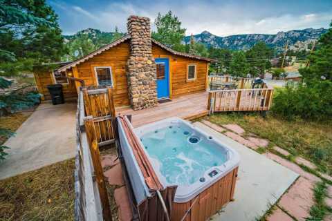Enjoy A Weekend Colorado Getaway In A Historic 120-Year-Old Cottage At Estes Park
