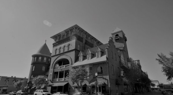 Stay Overnight In A 128-Year-Old Windsor Hotel That’s Said To Be Haunted At Americus In Georgia