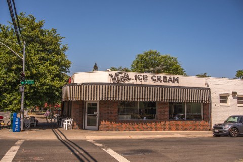 First Opened In 1947, Vic's Ice Cream In Northern California Is As Old-Fashioned As It Gets