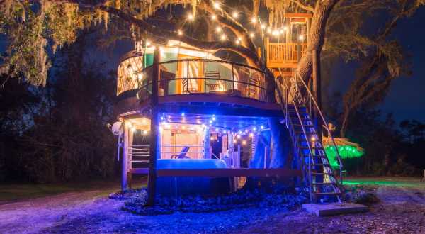 Stay Overnight At This Spectacularly Unconventional Treehouse In Florida