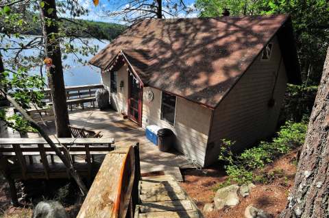 Forget The Resorts, Rent This Charming Waterfront Cottage In Acadia National Park In Maine Instead