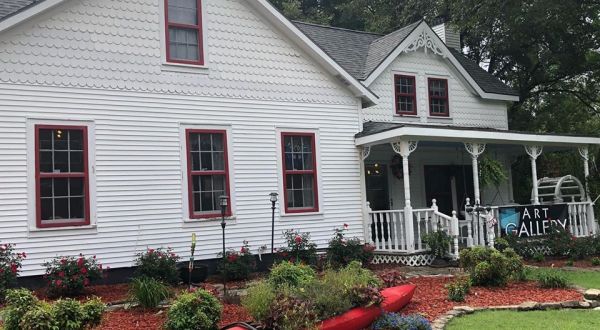 This Restored 1920s House Is Now Buffalo River Art, A Beautiful Gallery In Arkansas