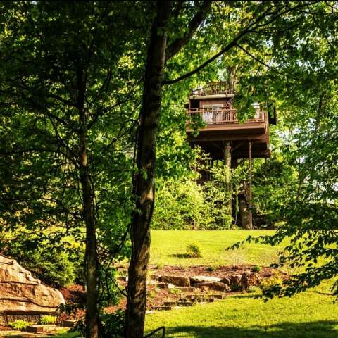Stay Overnight At This Spectacularly Unconventional Treehouse In Pennsylvania
