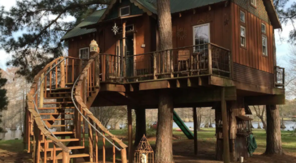 Stay Overnight At This Spectacularly Unconventional Treehouse In Louisiana