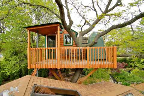 Stay Overnight At This Spectacularly Unconventional Treehouse In Illinois