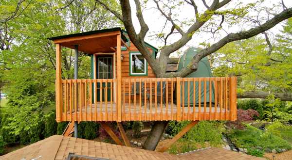 Stay Overnight At This Spectacularly Unconventional Treehouse In Illinois