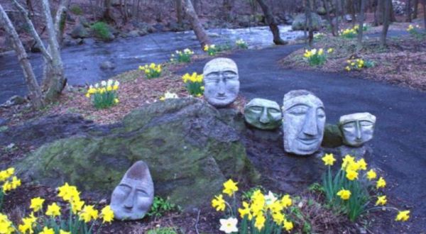 Creekside Sculpture Trail Is An Incredible Spot In New York That Will Bring Out Your Inner Explorer